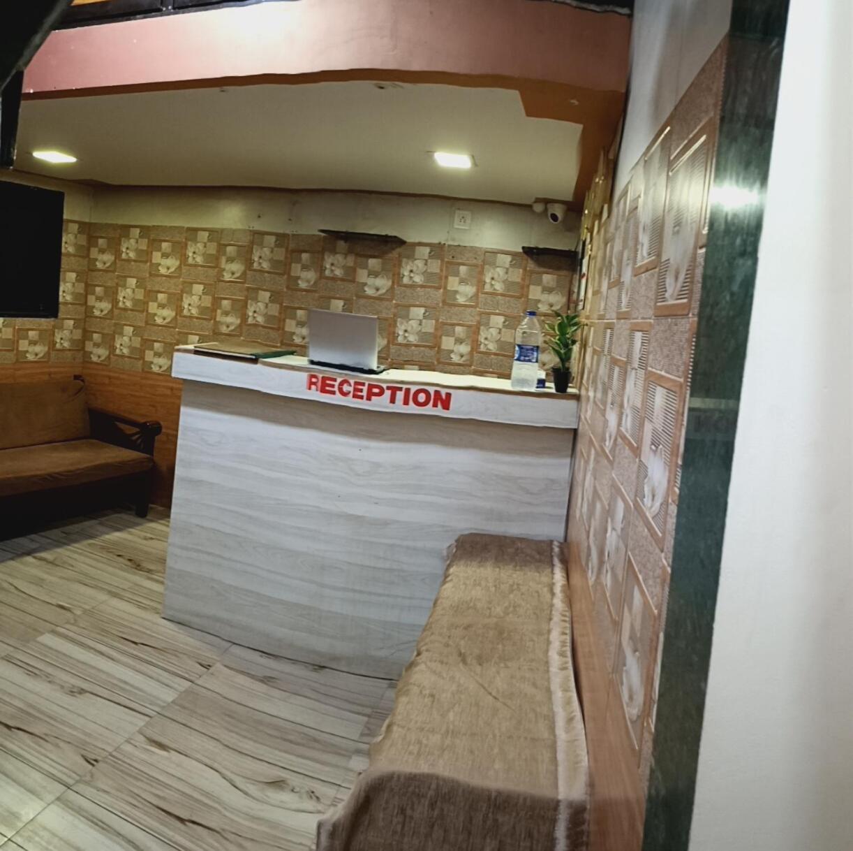 Hotel Urban Comfort Мумбай Екстериор снимка